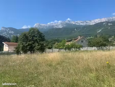 terrain 700 m² claix