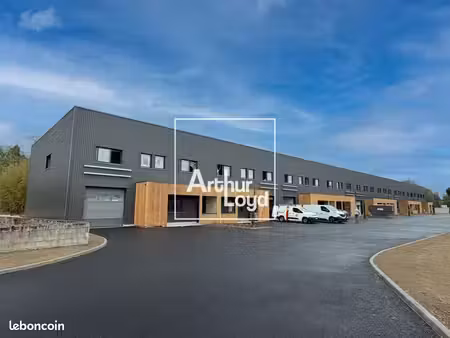 local d'activité 1 068 m²