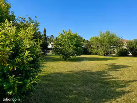 terrain à bâtir de 825 m² à saint-pierre-du-mont (40)