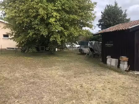 terrain à bâtir de 565 m² à ares (33)