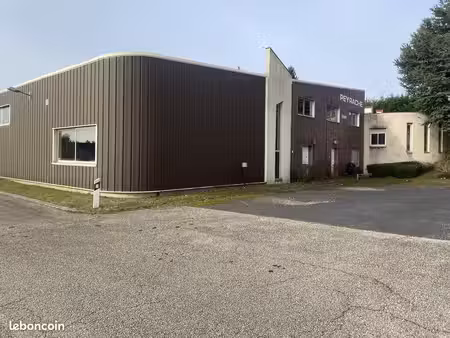 local 2460 m² saint-didier-en-velay