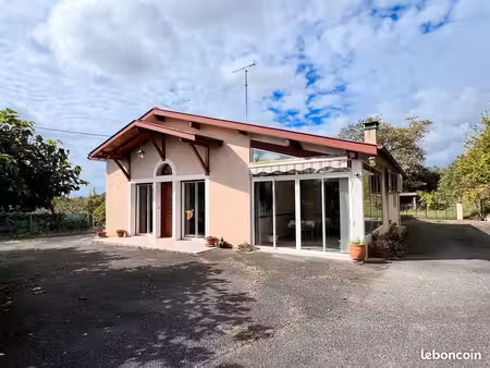 maison d'habitation 3 chambres avec terrain de 2 657 m²