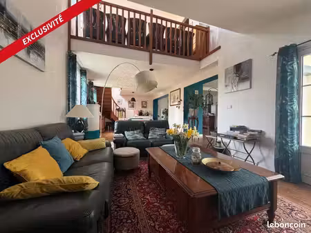 propriété 7 pièces 201 m²