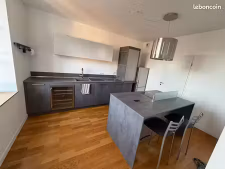 t4 en duplex à la caserne de bonne