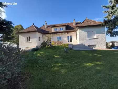 propriété 6 pièces 238 m²