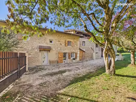 ferme 4 pièces 200 m²