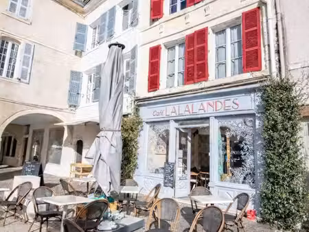 immeuble 18è - 300m2 en cœur historique + café/bar licence iv