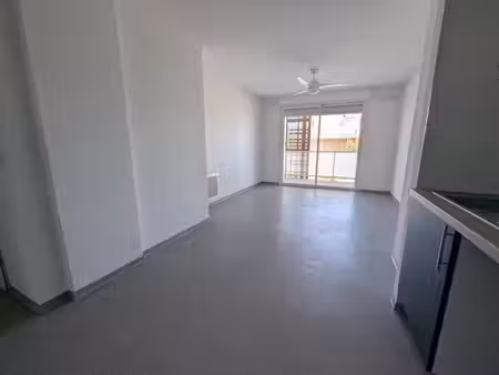 t3 de 59 m2 avec terrasse et parking privé nîmes