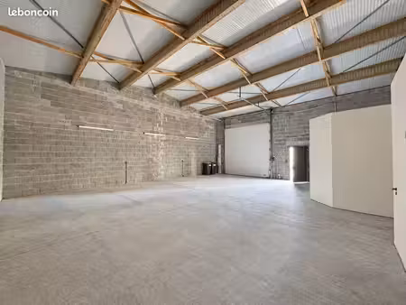 local d'activité 150 m²