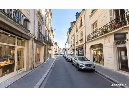 local commercial 102 m² tours