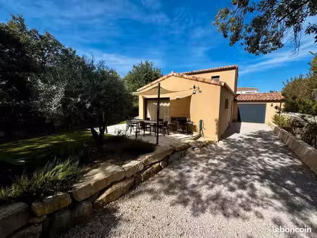 maison familiale avec piscine  jardin paysagé et garage
