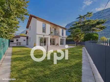 villa 4 pièces 100 m²