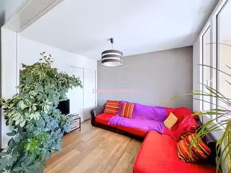 t4 lumineux au dernier étage avec balcon  climatisation réversible et stationnement - calu