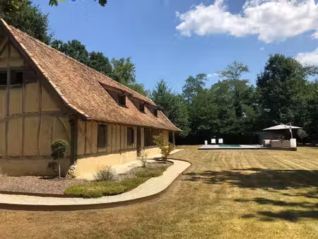 maison de caractère avec piscine sur environ 2 hectares