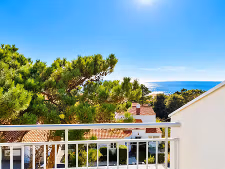 vente appartement 2 pièces  69.79m²  les sables