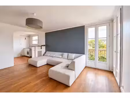 vente appartement 3 pièces  68.53m²  le kremlin