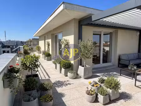 superbe t4 avec grande terrasse de 76 m².