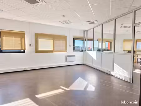 bureaux 83 m²