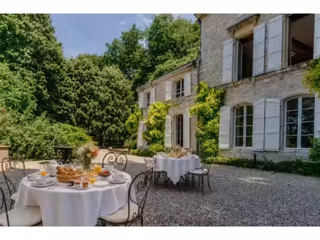 château entièrement restauré sur 5 hectares