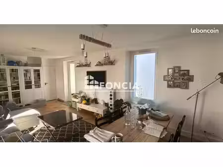 foncia vous propose : coup de coeur pour cette maison de ville avec jardinet en plein bour