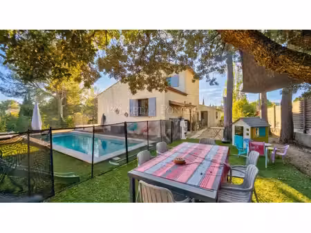 maison rénovée de 145 m² avec piscine et jardin arboré