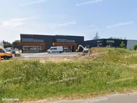 local d'activité 973 m²