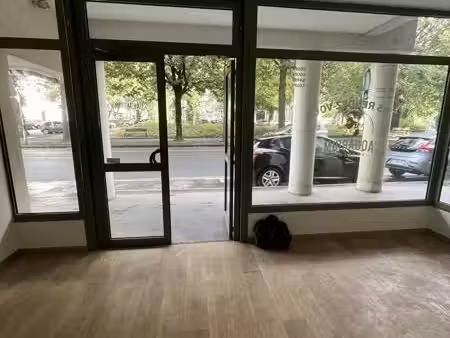 local commercial 21 m²