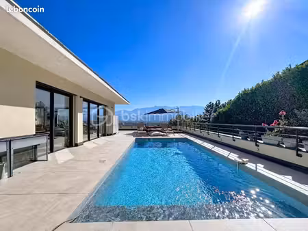 maison 6 pièces 237 m²