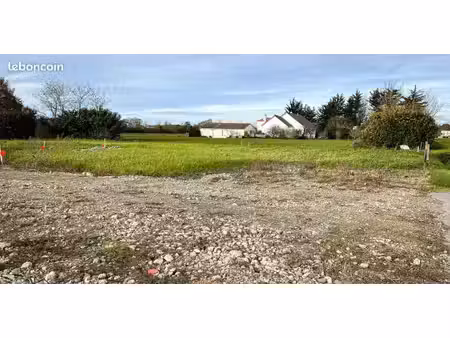 terrain à bâtir de 350 m² à saint-hilaire-de-chaleons (44)