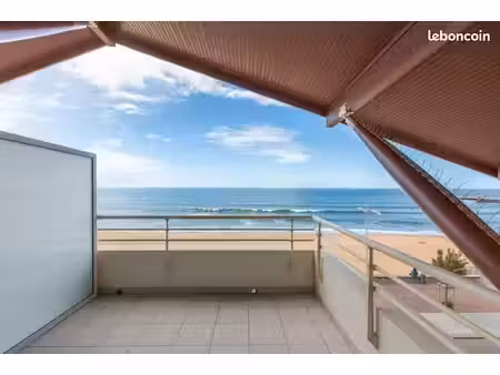 appartement f 4   3 chambres   en front de mer   la plage principale   2 places de parking