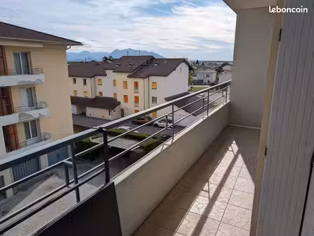 t2 meublé 29m² + balcon  cave  parking