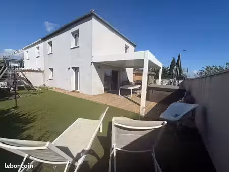 maison familiale vue garrigue   mer et étang