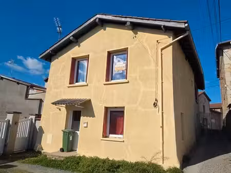1000/ m2 soit 83000 maison de village 83m2 a rénové intérieur