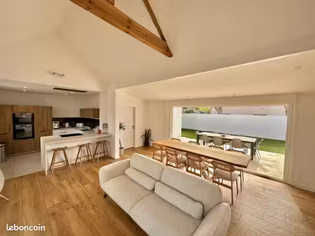 à vendre – maison rénovée avec piscine chauffée à 300 m de la plage