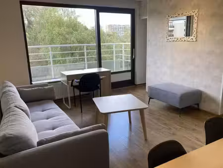 a louer : appartement lumineux équipé avec terrasse