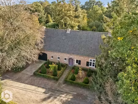 charmante hoevewoning met 4 slpkrs op perceel van 1836 m²...