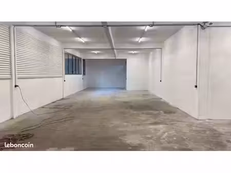 local industriel 300 m²