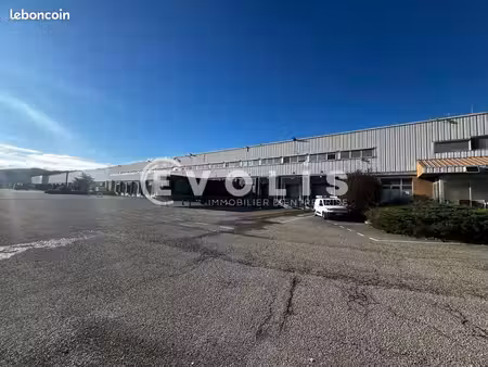 local logistique 33 071 m²