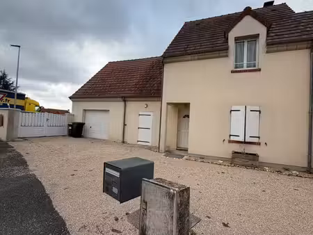 maison 5 pièces  4 chambres avec jardin et garage - saint-ay