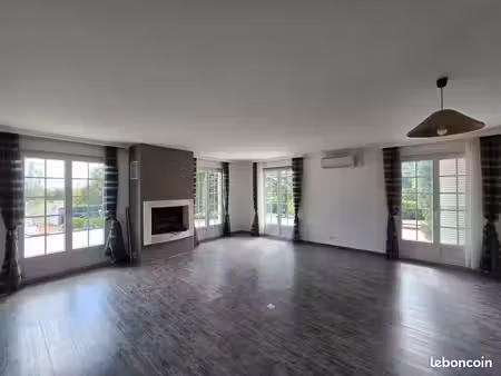 villa ambierle