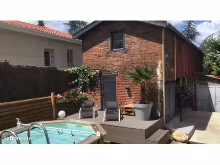 maison atypique de 220 m² avec piscine  dépendance et jardin de 700 m²