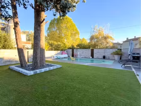 maison de caractère avec piscine et jardin arboré