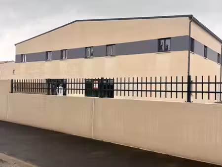 local d'activités neuf 360 m² – proche a9/a75 – grand parking clos – zone artisanale le mi