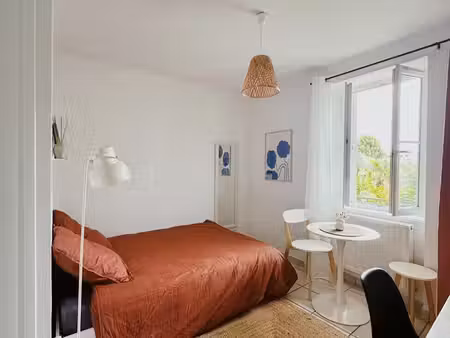 studio meublé toutes charges comprises - centre ville de roanne