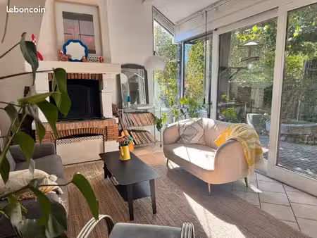 maison avec jardin  atelier et garages