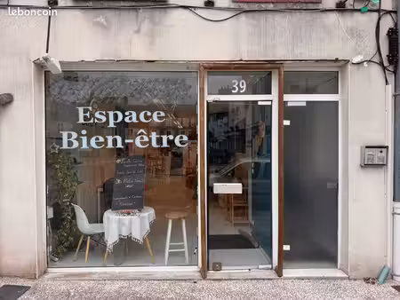local commercial - 60m2 + cave 40m2 - place des halles