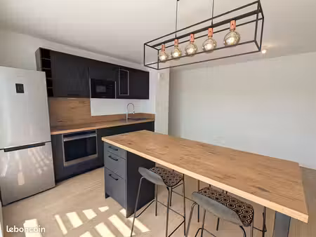 à louer – appartement t2 meublé de 65 m² avec terrasse de 24 m² – centre-ville de saint-mé
