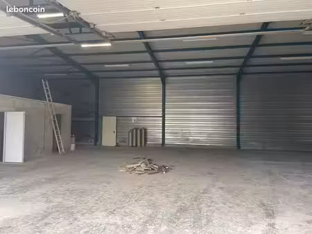 boutique 281 m² roche la moliere