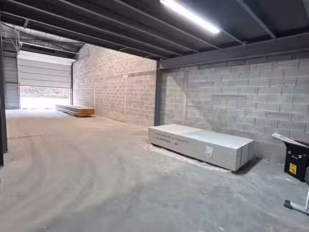 à louer – local professionnel 120 m² avec mezzanine – firminy