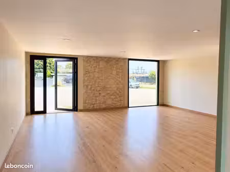 local commercial en pierre